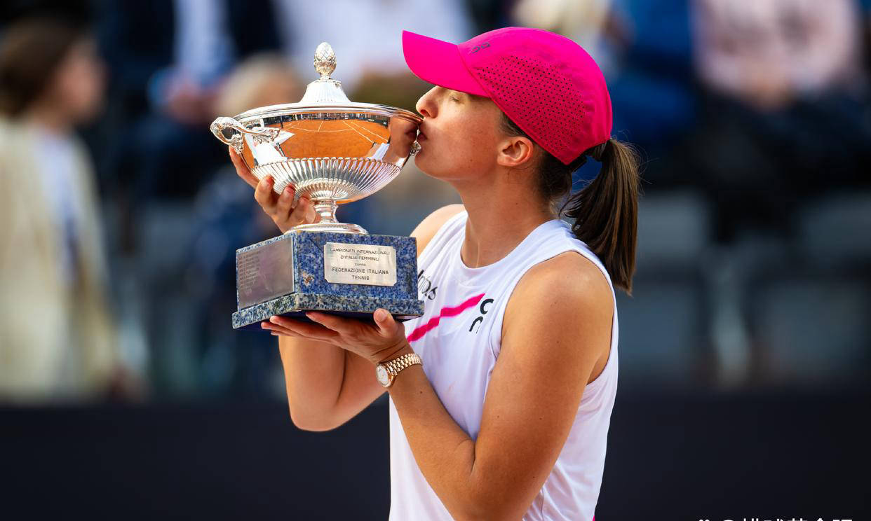 科维托娃重返赛场,最后时刻胜出首场状态出色,美国队观众沸腾!气势如虹延续的简单介绍 科维托娃重返赛场,最后时刻胜出首场状态出色,美国队观众沸腾!气势如虹延续的简单介绍